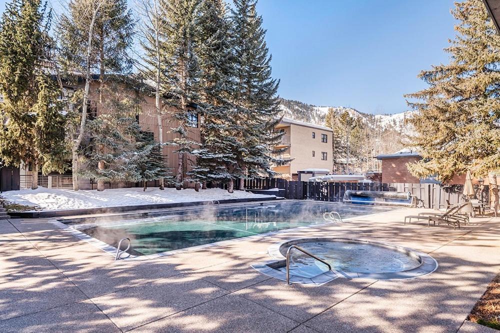 Chateau Eau Claire Unit 17, Serene Condo Overlooking The River With Many Upgrades Aspen Esterno foto